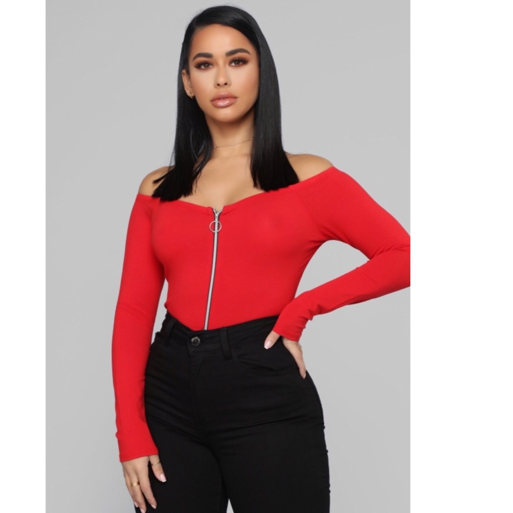 FASHION NOVA “Never on time” Crop Top (WORN ONCE)